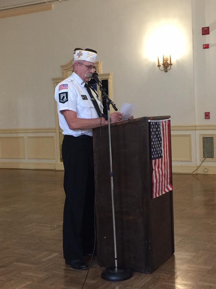 Commander Lonnie Rose speaking at The Leopold Veterans Day Ceremony